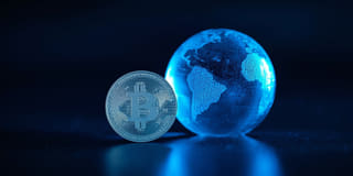 Mercados financieros globales con criptomonedas incluidas como parte del sistema